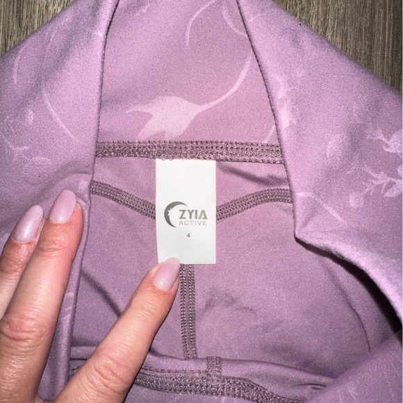 Zyia Active Light Lilac Purple Floral Print Cropped Leggings Size 4 EUC Pockets - Picture 6 of 12